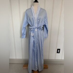 Vintage Eileen West 100% Cotton Light Blue Lace Trim Full Length Robe Sz Medium